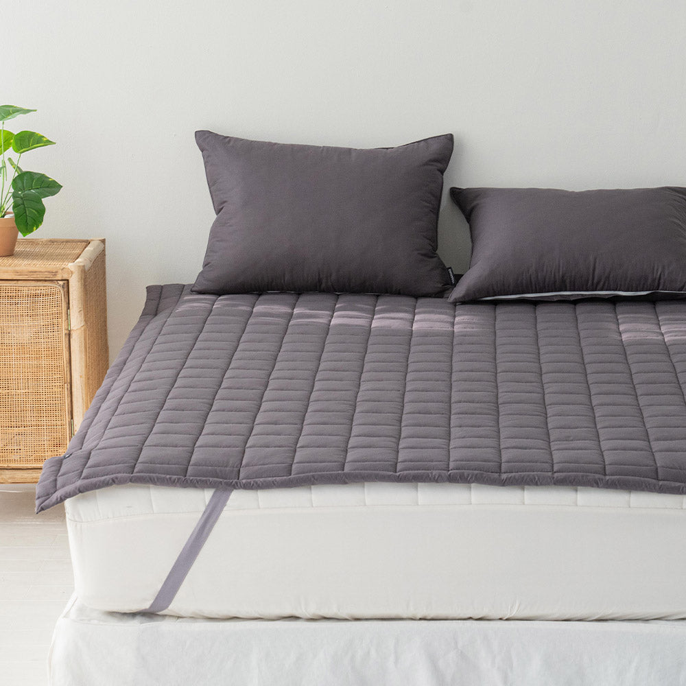 healing 60s mattress pad | pure cotton quilted pad | soft & breathable bedding | banded cotton mattress topper | all-season comfort pad