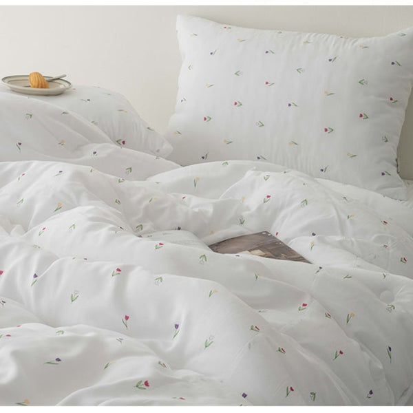 Tulip Modal 100% Quilt / 100% Modal Fabric Quilt / Tulip Floral Bedding / Soft Lightweight Comforter / Breathable Summer Blanket / Luxury Modern Quilt