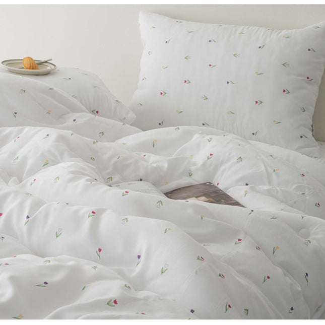 Tulip Modal 100% Quilt / 100% Modal Fabric Quilt / Tulip Floral Bedding / Soft Lightweight Comforter / Breathable Summer Blanket / Luxury Modern Quilt