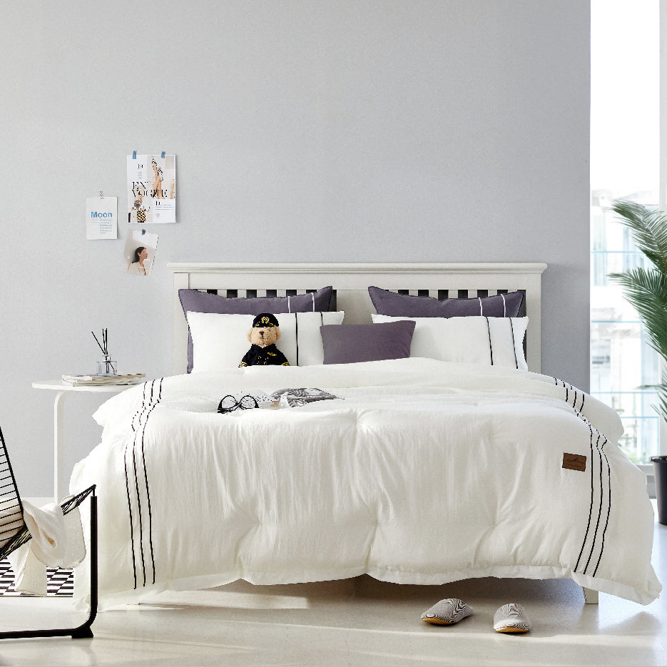 Glory Ultra-Fine Silk Quilt | luxurious comfort | ultra-fine silk | breathable & lightweight | premium bedding | soft & cozy quilt