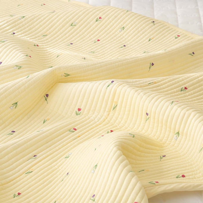 Tulip Modal 100% Quilt / 100% Modal Fabric Quilt / Tulip Floral Bedding / Soft Lightweight Comforter / Breathable Summer Blanket / Luxury Modern Quilt
