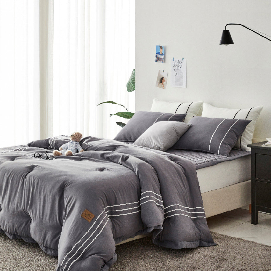 Glory Ultra-Fine Silk Quilt | luxurious comfort | ultra-fine silk | breathable & lightweight | premium bedding | soft & cozy quilt