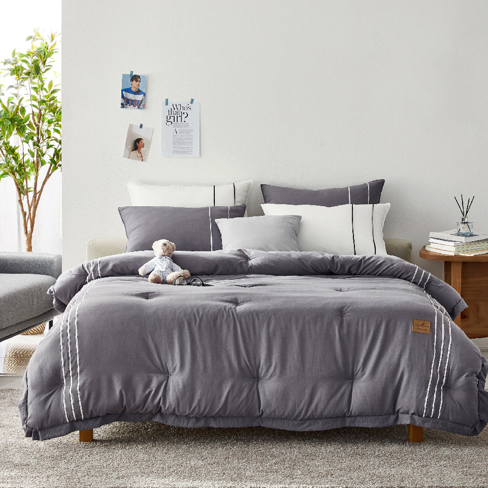 Glory Ultra-Fine Silk Quilt | luxurious comfort | ultra-fine silk | breathable & lightweight | premium bedding | soft & cozy quilt