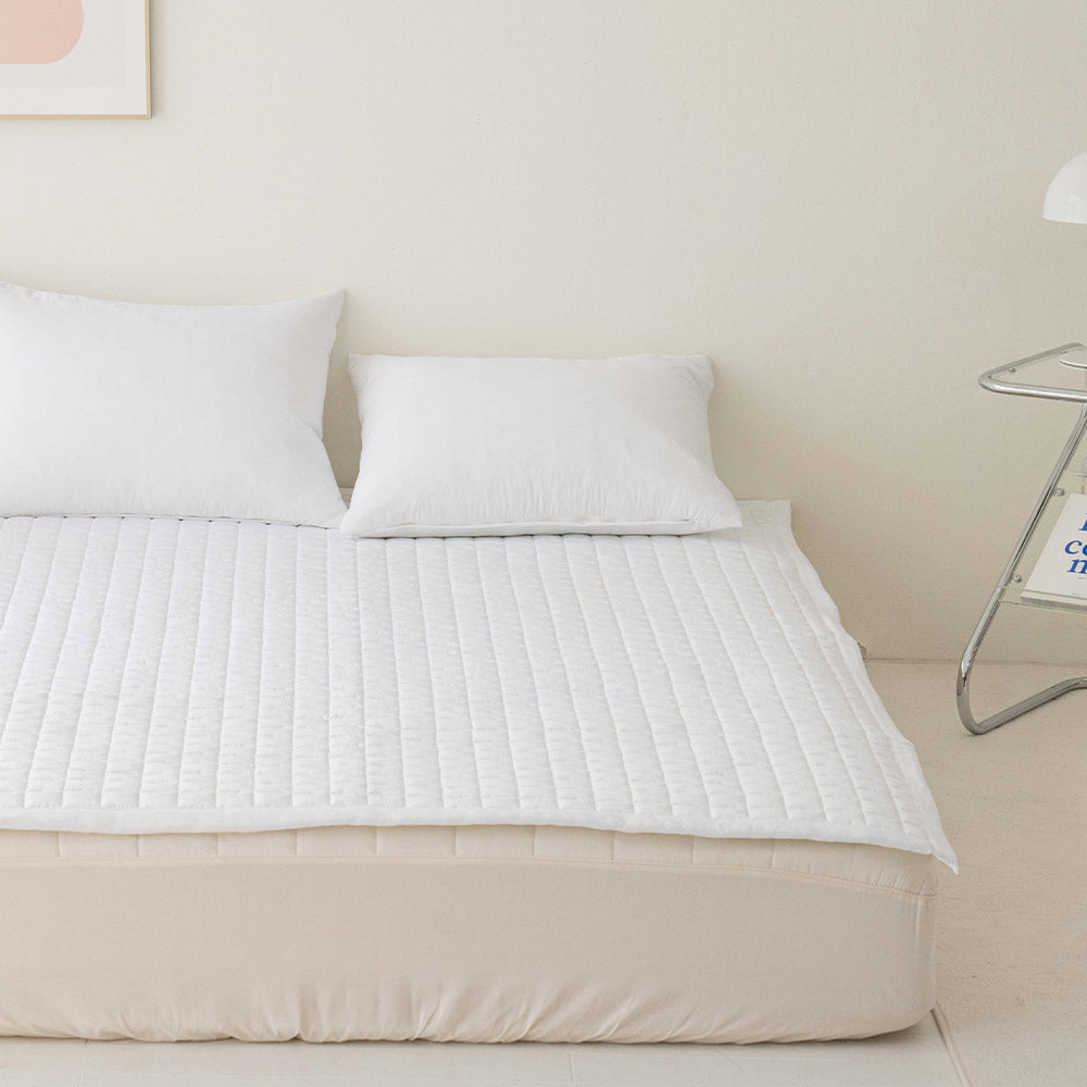 cloud allergy care Mattress pad | micro-washed mattress pad | hypoallergenic bedding | soft & breathable mattress topper | premium quilted bed pad
