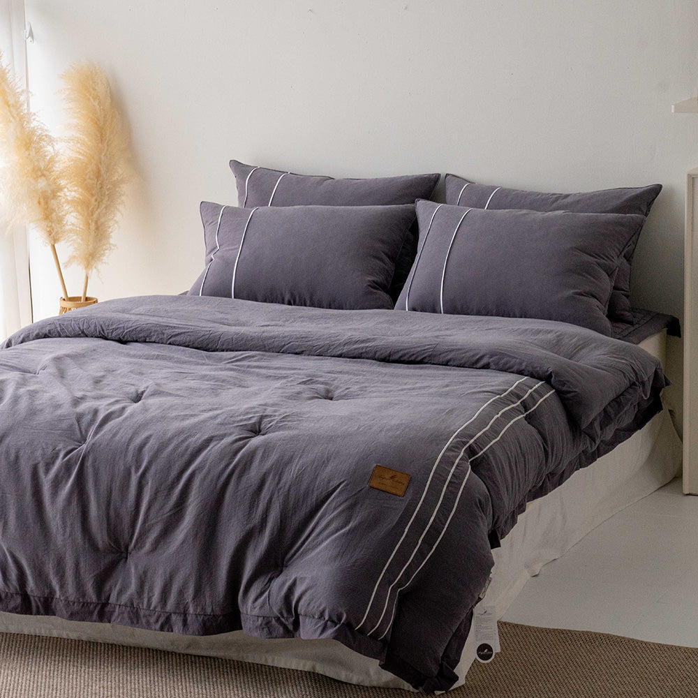 Glory Ultra-Fine Silk Quilt | luxurious comfort | ultra-fine silk | breathable & lightweight | premium bedding | soft & cozy quilt