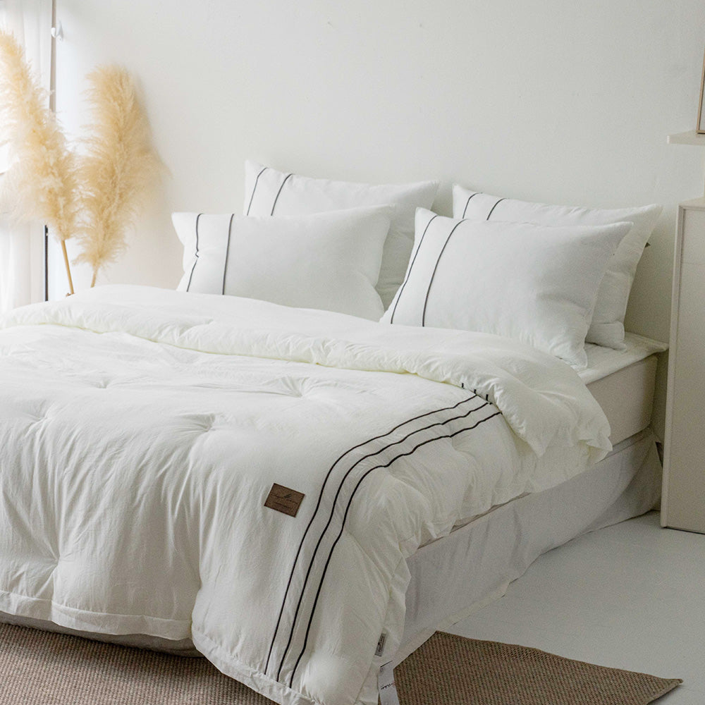 Glory Ultra-Fine Silk Quilt | luxurious comfort | ultra-fine silk | breathable & lightweight | premium bedding | soft & cozy quilt