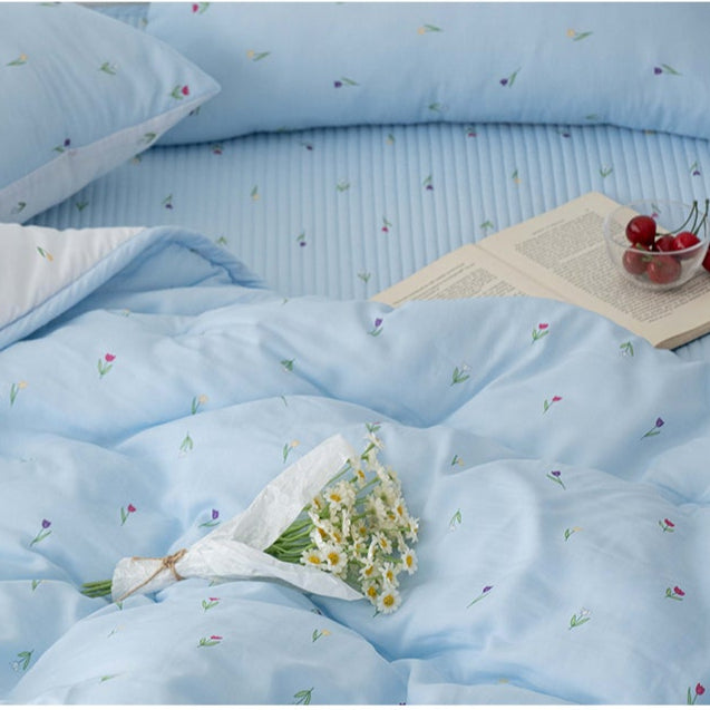 Tulip Modal 100% Quilt / 100% Modal Fabric Quilt / Tulip Floral Bedding / Soft Lightweight Comforter / Breathable Summer Blanket / Luxury Modern Quilt