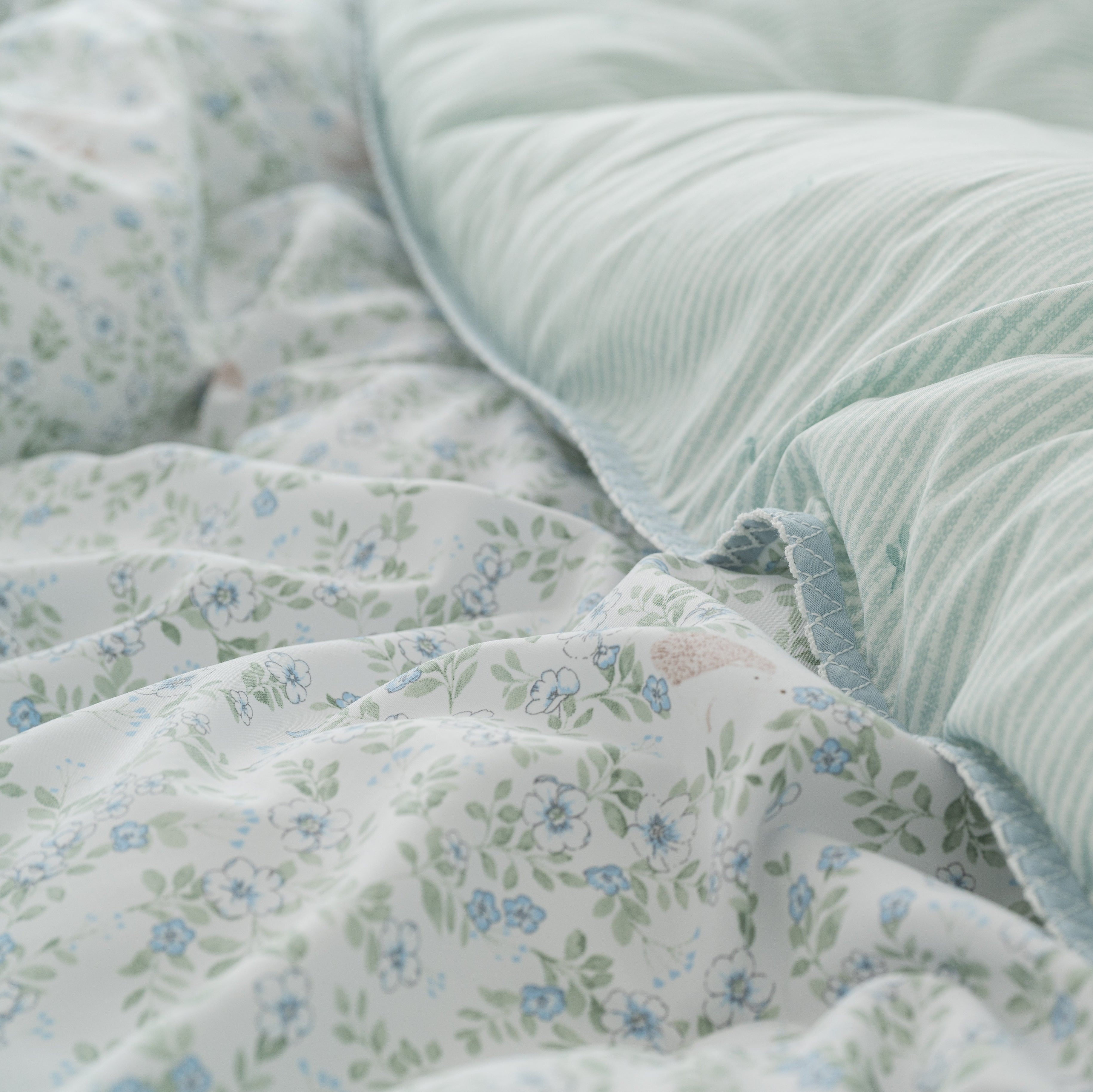 Bandi Micro Modal Quilt | Soft Micro Modal Blanket | Lightweight Summer Quilt | Hypoallergenic Bedding | Breathable All-Season Quilt | Sensitive Skin Friendly Blanket | Cooling Micro Modal Blanket | Luxury Korean Bedding