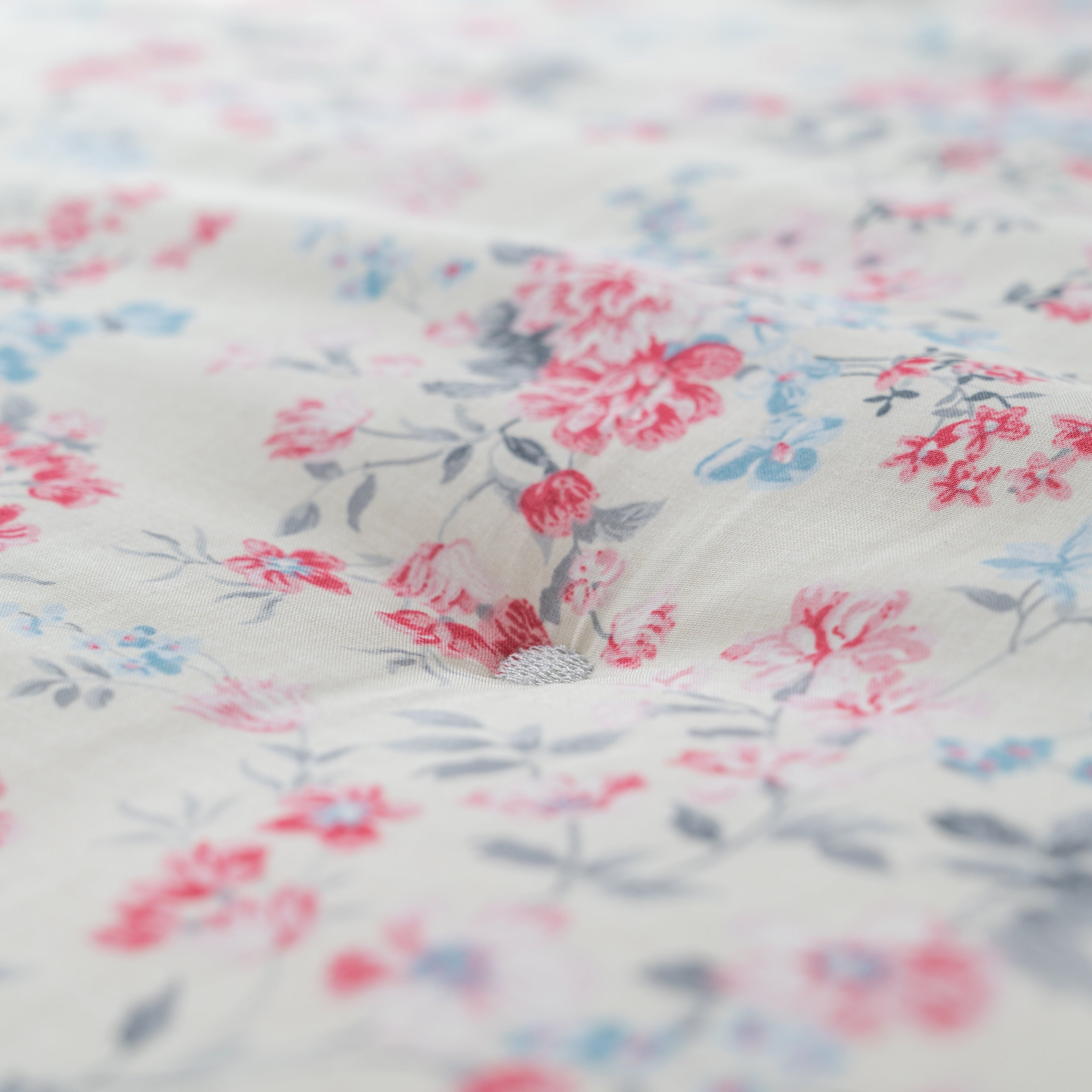 Roseville Modal Spread | 100% Natural Modal | Ultra-Soft and Smooth | Eco-Friendly Material | Elegant Floral Design | Perfect for Sensitive Skin | Breathable and Comfortable | Korean-Made | Ideal for Year-Round Use